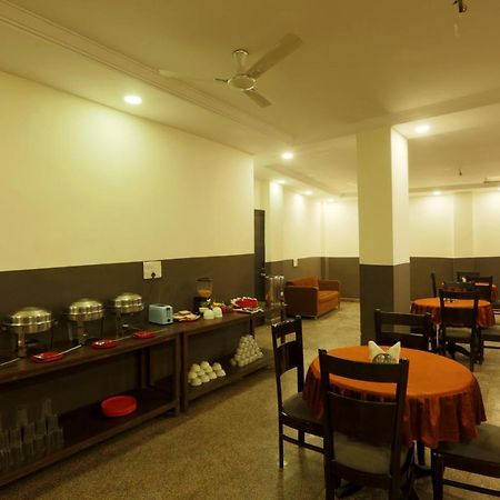Palm Majestic At Airport Hotel New Delhi Exterior photo