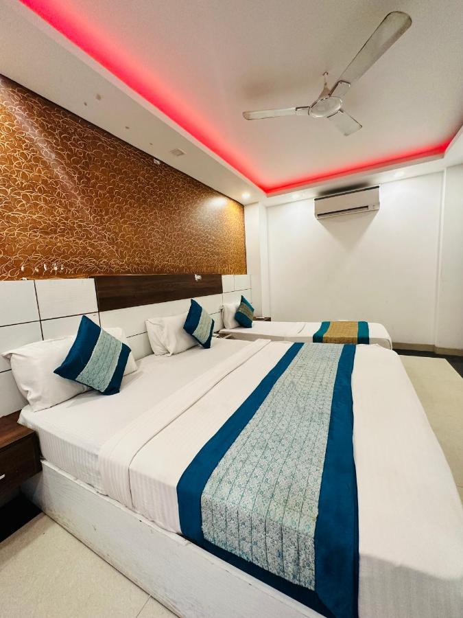 Palm Majestic At Airport Hotel New Delhi Exterior photo